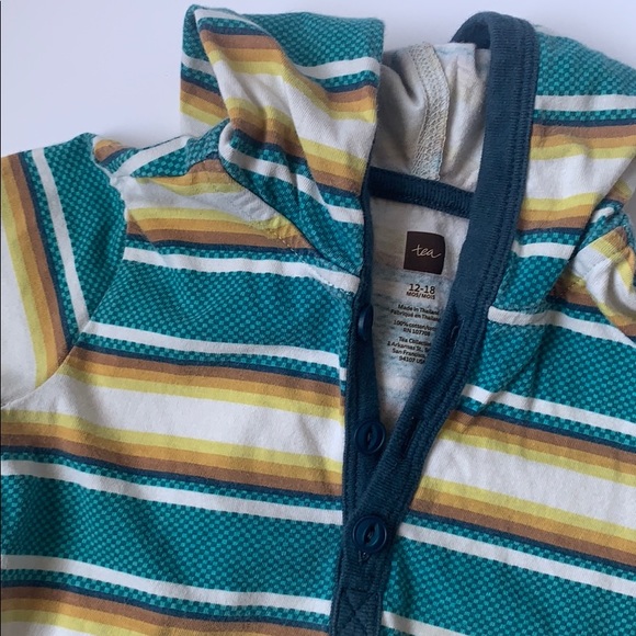 12-18M Tea Collection Boys Hooded One Piece Romper - Picture 2 of 3